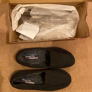 New in box sketchers memory foam flats